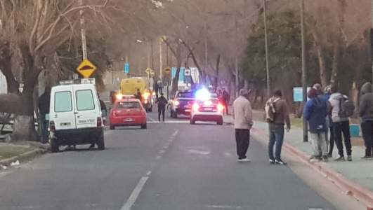 Muerte y tensión en la costanera: policía mata un joven