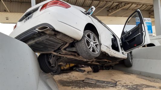 Triple choque en cadena en el peaje