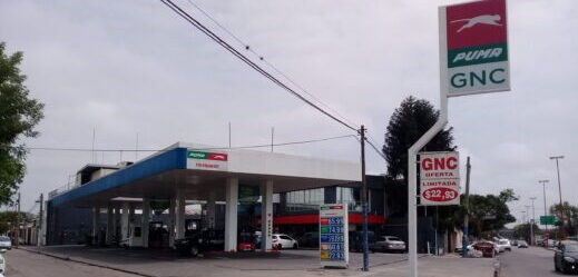 Dejaron una amenaza en una estación de servicio y después la balearon