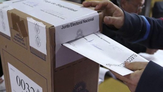 A uno de cada cuatro les cambió el lugar de votación para las PASO: cómo consultar el padrón