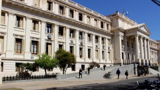 Empleados judiciales sin vacunas se oponen a hacerse PCR