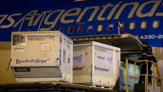 Llegó un cargamento de un millón y medio de Sinopharm y se espera otro embarque para esta noche