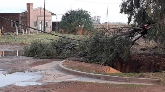 Temporal Huinca Renancó: daño viviendas, volaron techos, cayeron árboles