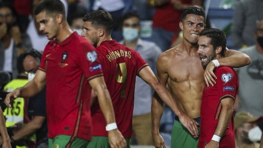 Cristiano Ronaldo convirtió dos goles sobre la hora y rompió un nuevo récord