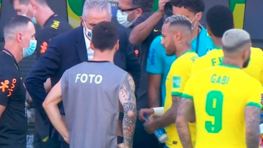 VIRAL: las redes explotaron cuando Messi apareció con una pechera de fotógrafo