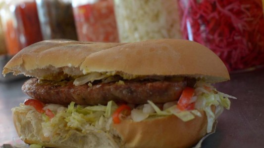 Eligen al choripán en el top 5 de los sándwiches del mundo: cuáles lo superan