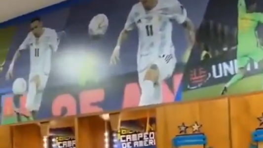 Campeones de América: al ritmo de Duki, Ángel Di María mostró el nuevo decorado de los vestuarios
