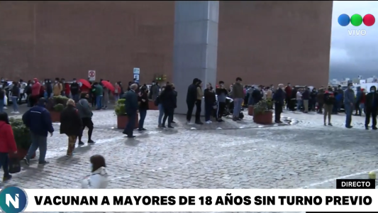 Vacunan a Mayores de 18 años sin turno en Córdoba