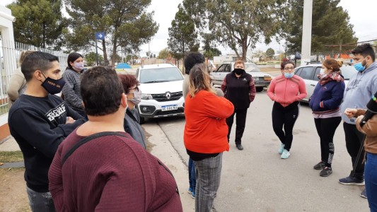 Cansados de la inseguridad, vecinos de barrio Cárcano realizan patrullajes nocturnos en un auto particular