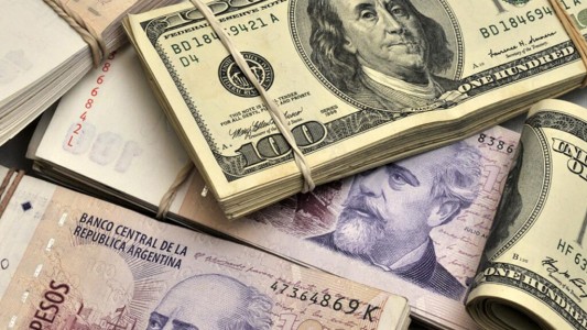 Detienen a una niñera acusada de vender drogas y de robar 90.000 dólares de una casa