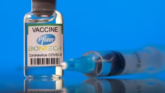 Y un día llegó la vacuna Pfizer: Córdoba recibió 8.190 dosis y definen la estrategia de uso