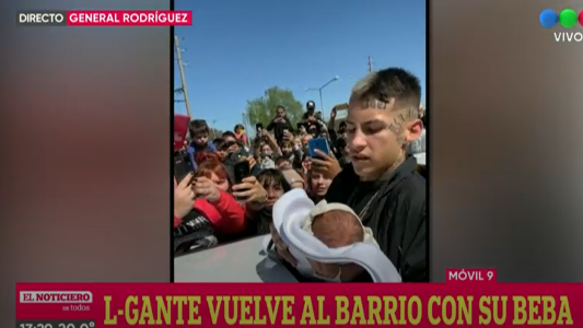 Una caravana escoltó el regreso del L-Gante al barrio con su bebé, Jamaica