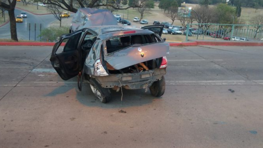 Automovilista perdió el control de su vehículo y terminó estrellándolo en avenida Sabattini