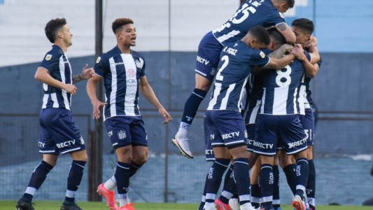 Talleres le ganó a Racing y es el único líder del torneo: mirá los golazos de Santos y Díaz