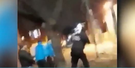 Video: Vecinos atacaron a la Policía cuando detuvo a un hombre