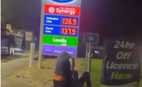 Violenta pelea en una estación de servicio por un lugar para conseguir nafta