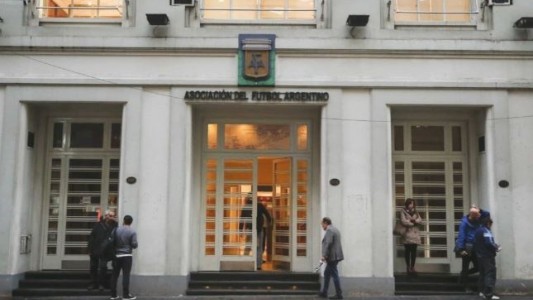 Allanan la AFA y ocho clubes por una causa de supuesta evasión de lavado de dinero