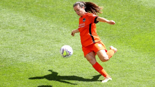 La Liga femenina de fútbol en EE.UU suspendió una fecha por denuncias contra un DT por coerción sexual