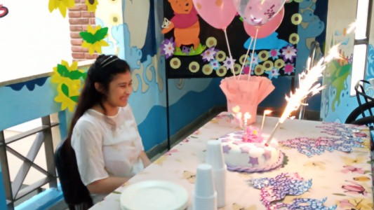 La sorpresa de la comunidad del Hospital Alassia a una niña para su cumpleaños de 15