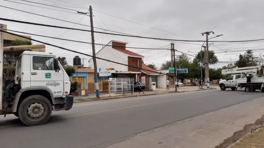 El viento voló una gran carpa y dejó sin luz a todo barrio Ituzaingó