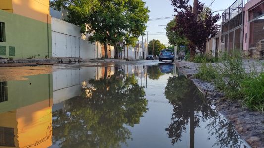 Continúan los desbordes cloacales en Alberdi