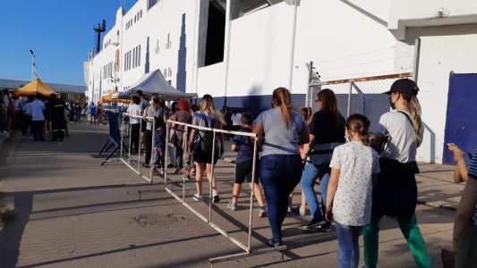 Vacunación en los clubes de fútbol: Largas filas en la Boutique para colocarse la vacuna