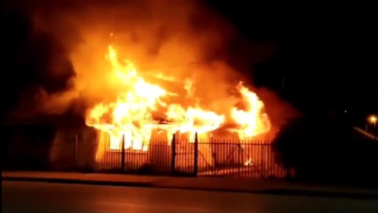 Incendio en un club de El Bolsón: investigan si fue un ataque de mapuches