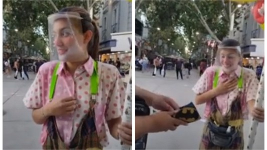 El gesto de un hombre con una payasa que emocionó a todos