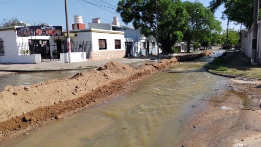 Entre 200 y 300 litros de líquido cloacal al río Suquía