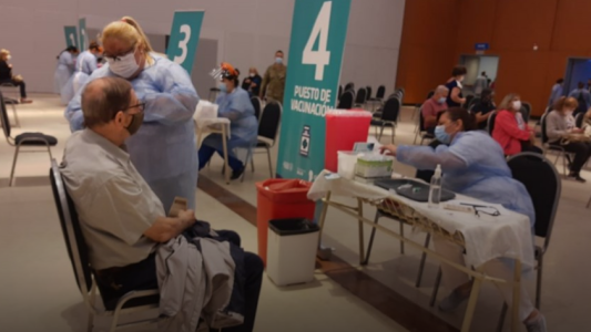 Vacunación Covid-19: tercera dosis para los inoculados con SinoPharm, prioridad 50 años