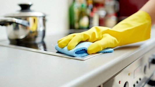 El aumento para trabajadoras domésticas fue oficializado: ¿a cuánto llega?