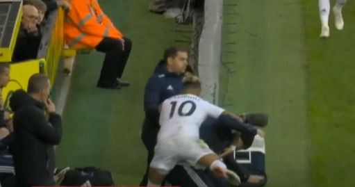 Video: Tumbaron a Marcelo Bielsa