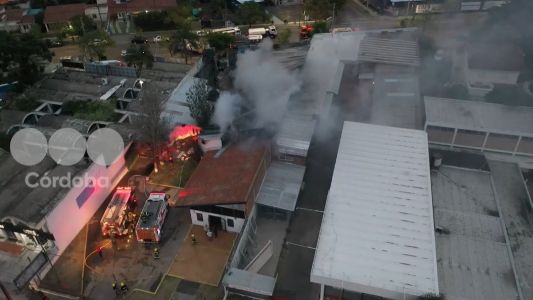 Así fue el incendio en el comercio del Cerro de las Rosas