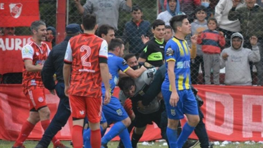 Tío Pujio: violencia en el fútbol, “cobró” hasta el policía