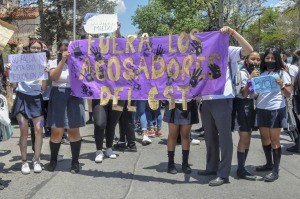 Denuncian que un docente jujeño manoseó a una alumna y se le permitió seguir dando clases
