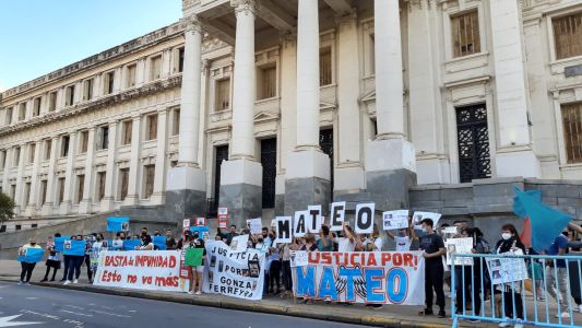 Frente a tribunales, familiares de víctimas reclamaron justicia