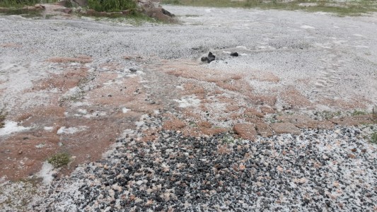 Las Altas Cumbres se cubrieron de blanco, pero por el granizo