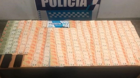 Empleados realizaron una denuncia por asalto y terminaron detenidos: tenían escondido el dinero en la ropa