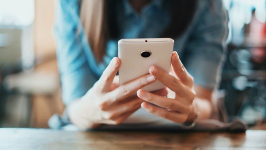 Condenada por extorsión: le reclamaba dinero a su amante para no contarle a la esposa