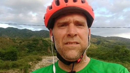 Giro en el caso del ciclista que murió quemado en Salta: un video lo muestra comprando un bidón de nafta