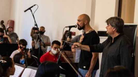 ¡Qué sorpresa Abel!: El bahiense cantó con la Orquesta Municipal Infanto Juvenil de Mar del Plata