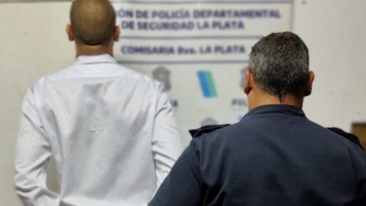 Mató a su mamá, la decapitó, puso la cabeza en un balde y se entregó en la comisaría