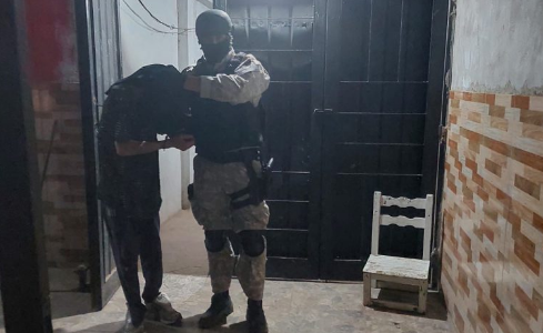 Dos quioscos cerrados, un narcomenudista detenido en barrio 1° de Julio