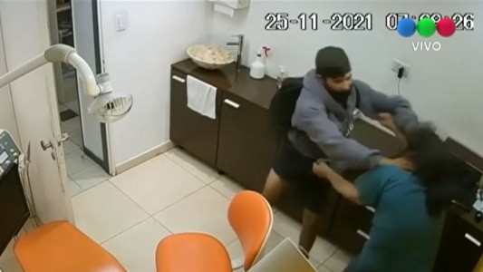 Robo en un consultorio de Paternal: le pegó brutalmente a una empleada de 60 años para llevarse su mochila