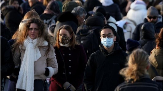 Barbijos y cuarentena: una argentina cuenta cómo se vive en Londres la llegada de la variante Ómicron
