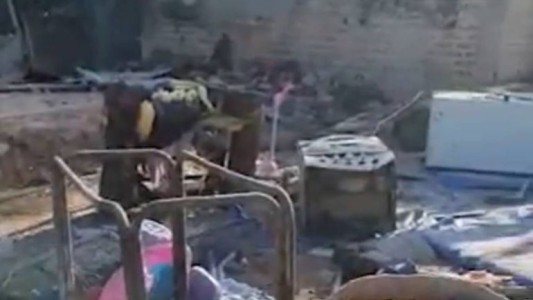 Video: quemaron la casa del acusado de abusar y asesinar a un nene de 2 años