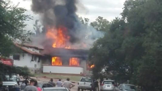 Se incendió un hotel turístico en Embalse: hay una persona desaparecida