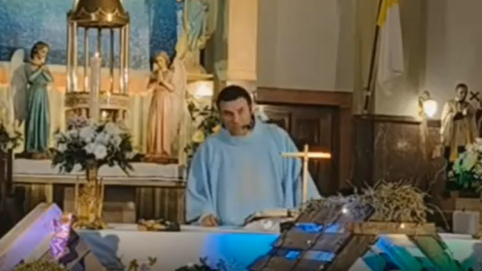 El exabrupto de un sacerdote con Kicillof al opinar sobre el pase sanitario