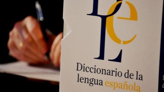 Cisgénero, webinario y más palabras que aceptó la RAE en su diccionario