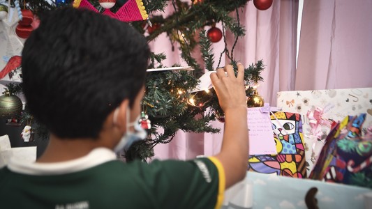 Navidad solidaria: la fundación Un Litro de Leche junta regalos para más de 300 niños